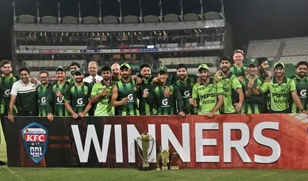 Pakistan Beat Australia By 4 Wickets